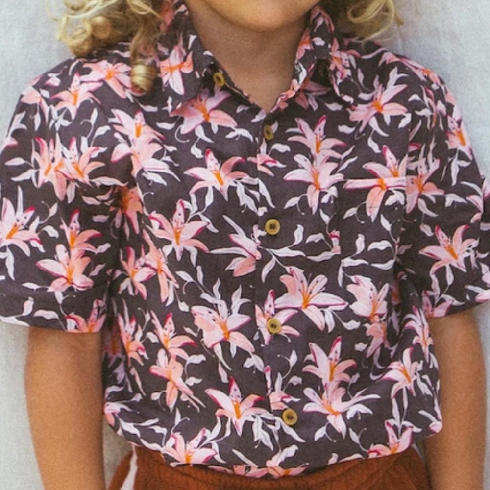 Acacia Swimwear Kids Aloha Shirt in Madonna • BNWT, size XL •